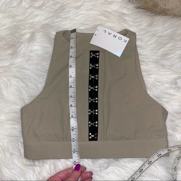 NWT Koral Tan & Black Hook & Eye Accent High Neck Sports Bra Medium - Picture 5 of 8